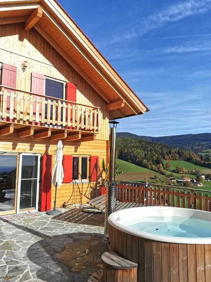 Bergchalet Am Waldrand - Pool, Sauna & Kamin Pöllauberg Exterior foto